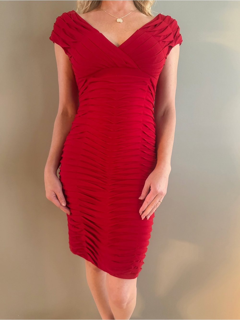 Adrianna Papell Red Ruched V-Neck Sheath Dress